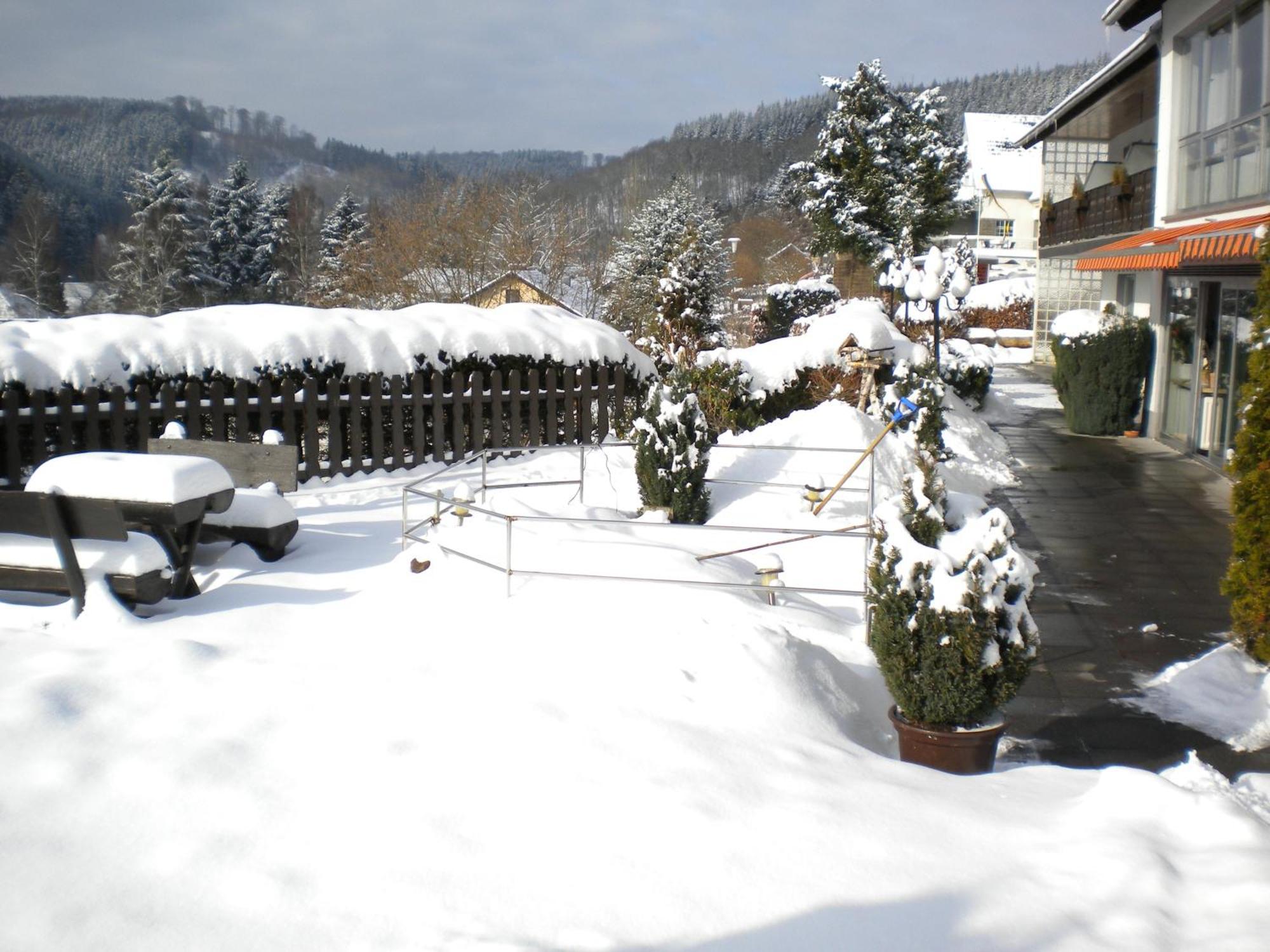 Hotel Pension Haus Berghof Hellenthal Exterior photo