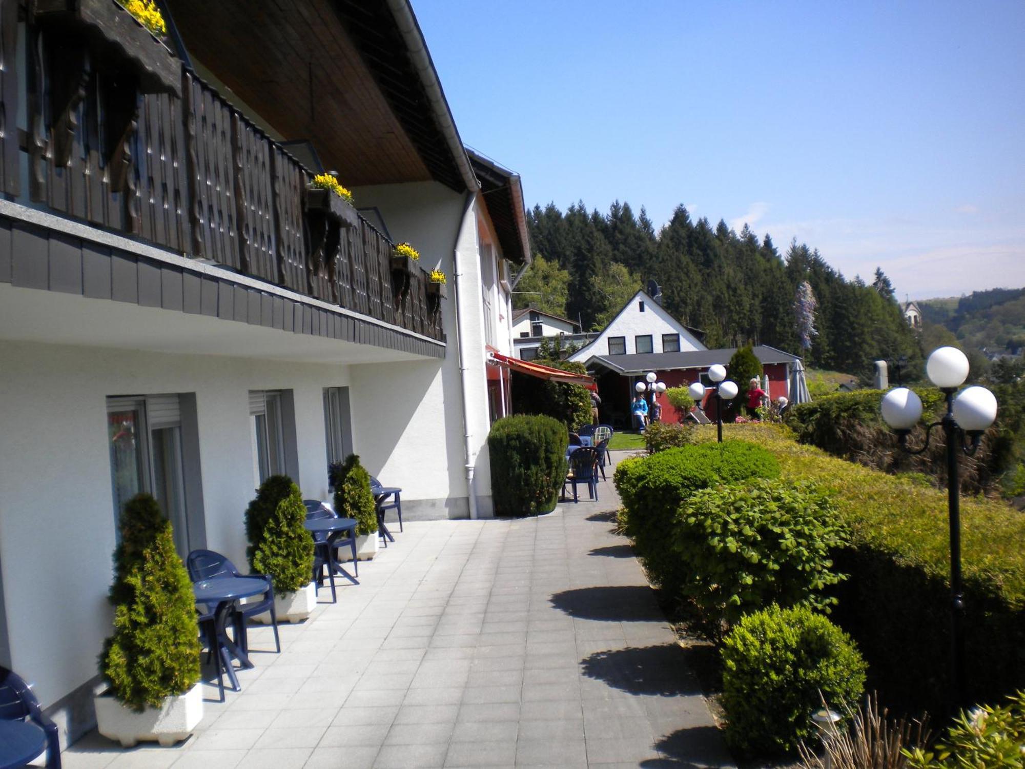 Hotel Pension Haus Berghof Hellenthal Exterior photo