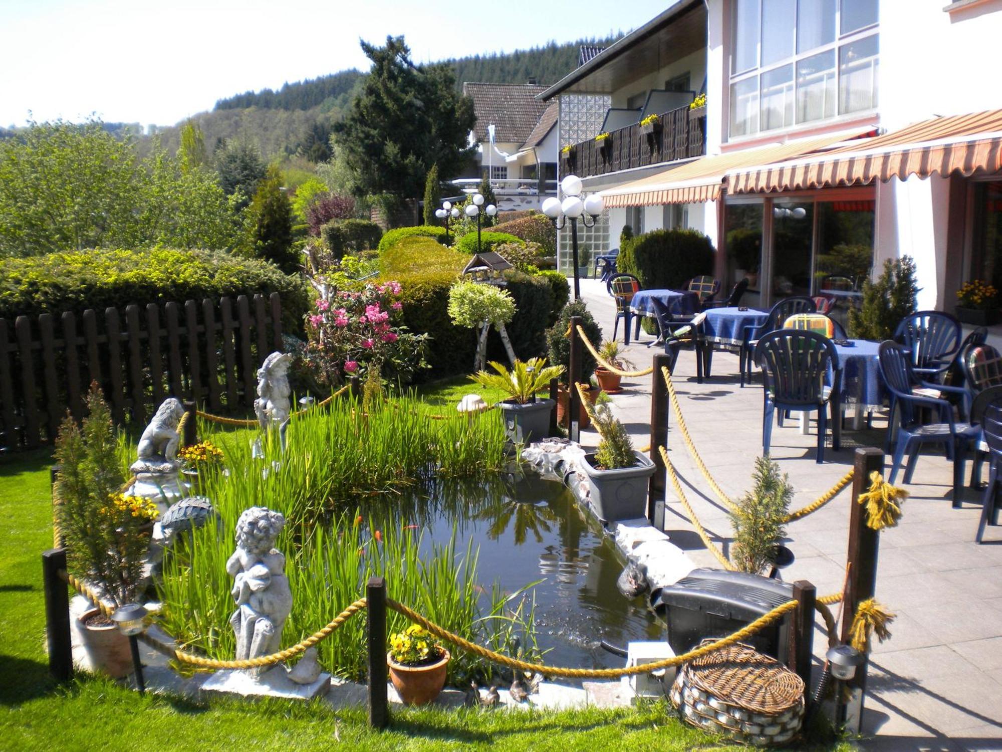 Hotel Pension Haus Berghof Hellenthal Exterior photo