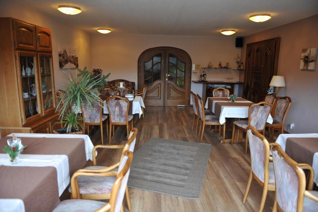 Hotel Pension Haus Berghof Hellenthal Exterior photo